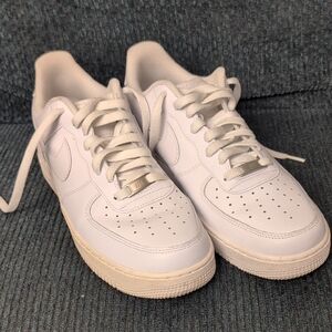 Nike White Air Force 1 '07 Size 11.5